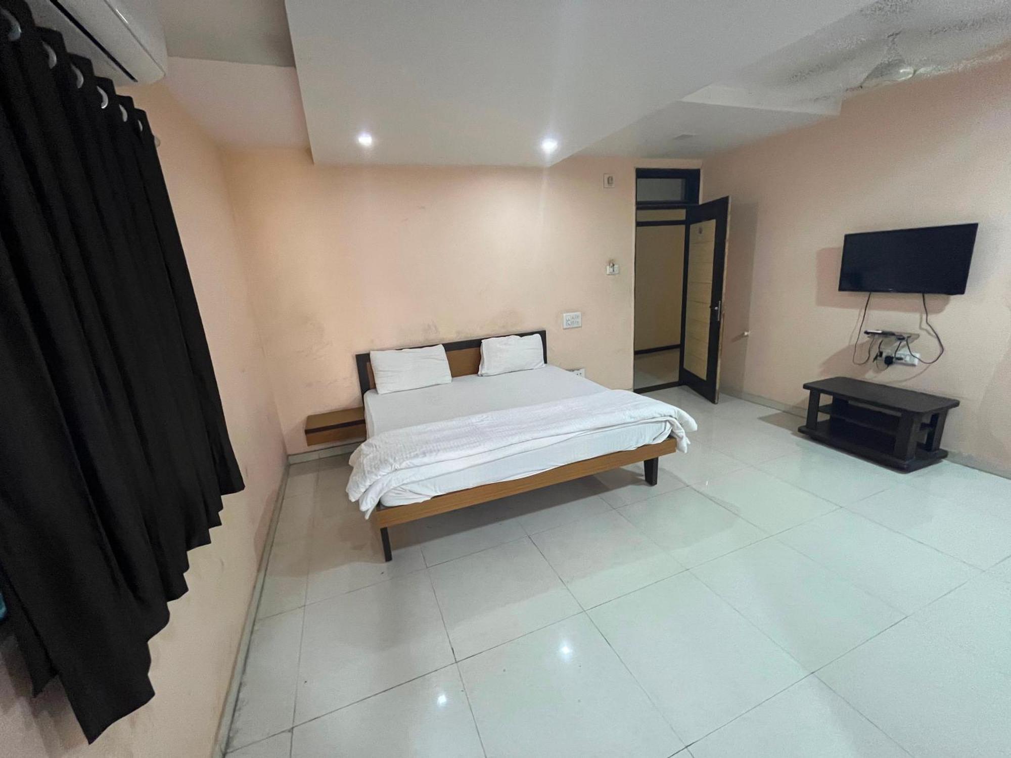 Oyo Hotel Rio Inn Ānand Extérieur photo